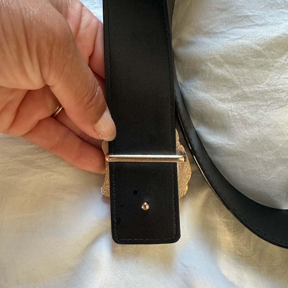 Versace-Inspired Black Leather Belt with Gold Medusa Buckle - Picture 8 of 8